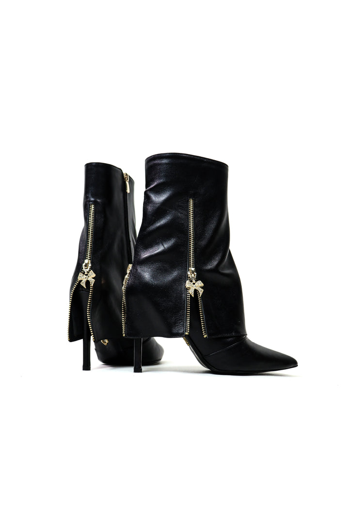 QAFARRIN NÉLIA – Black Hakiki Dana Deri Kristal Fiyonk Detaylı Stiletto Bot
