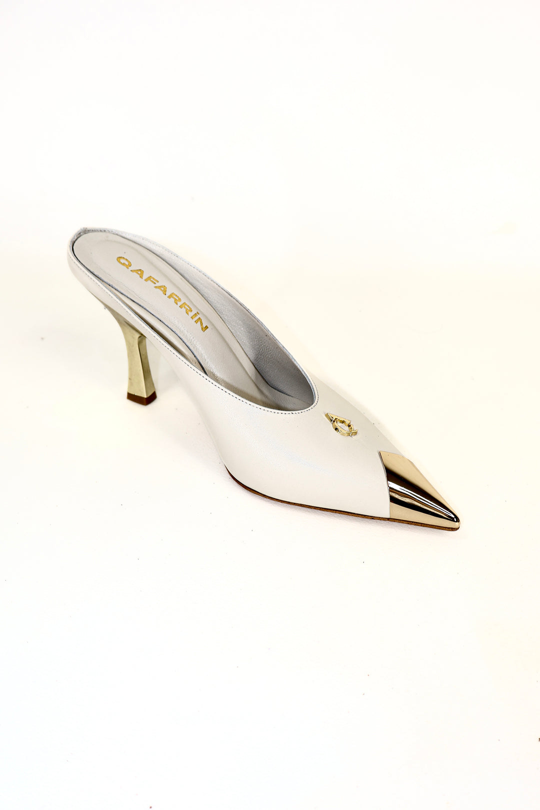 QAFARRIN DOMINA VANILLE MATTE – Hakiki Dana Deri Altın Burun Detaylı Kitten Heel Mule