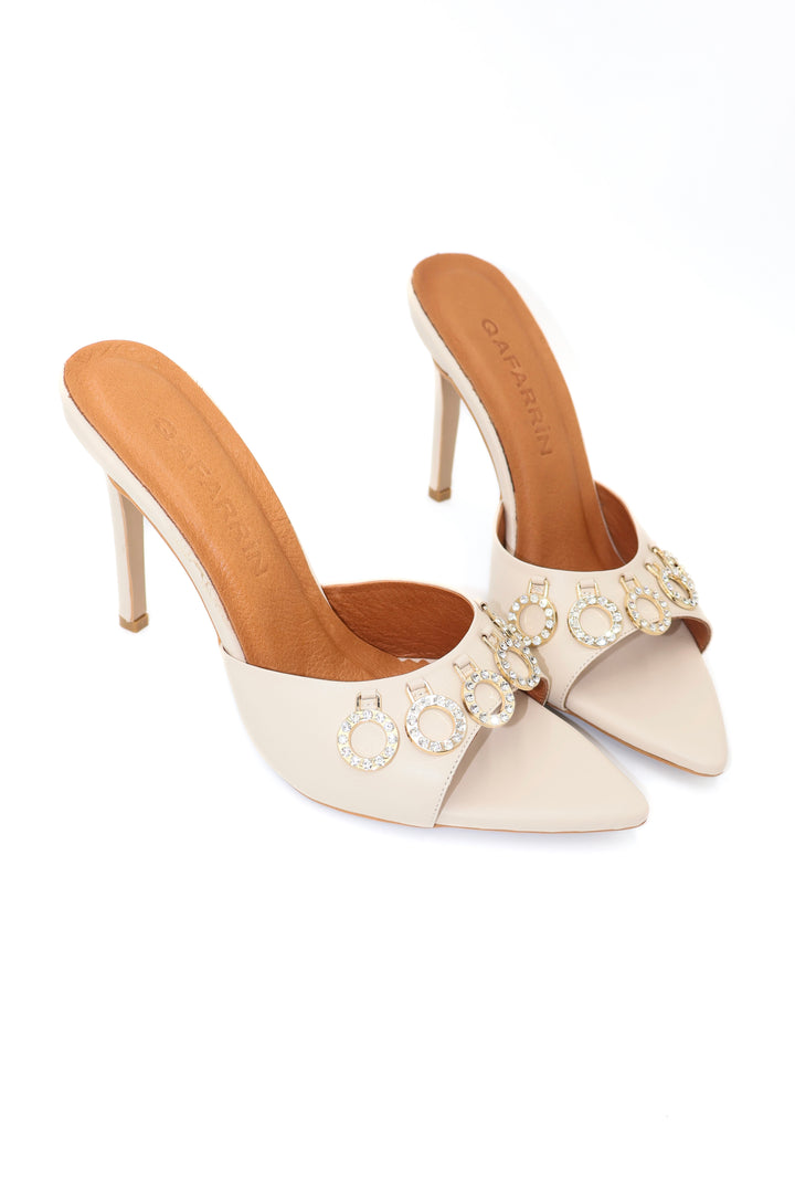 Qafarrin ORBIT – Taş Detaylı Bej Rugan Hakiki Dana Derisi Mule Stiletto