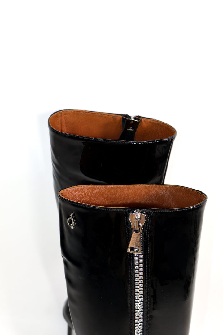 QAFARRIN VARKY – Black Patent Hakiki Dana Deri Taş Detaylı Fermuarlı Stiletto Çizme
