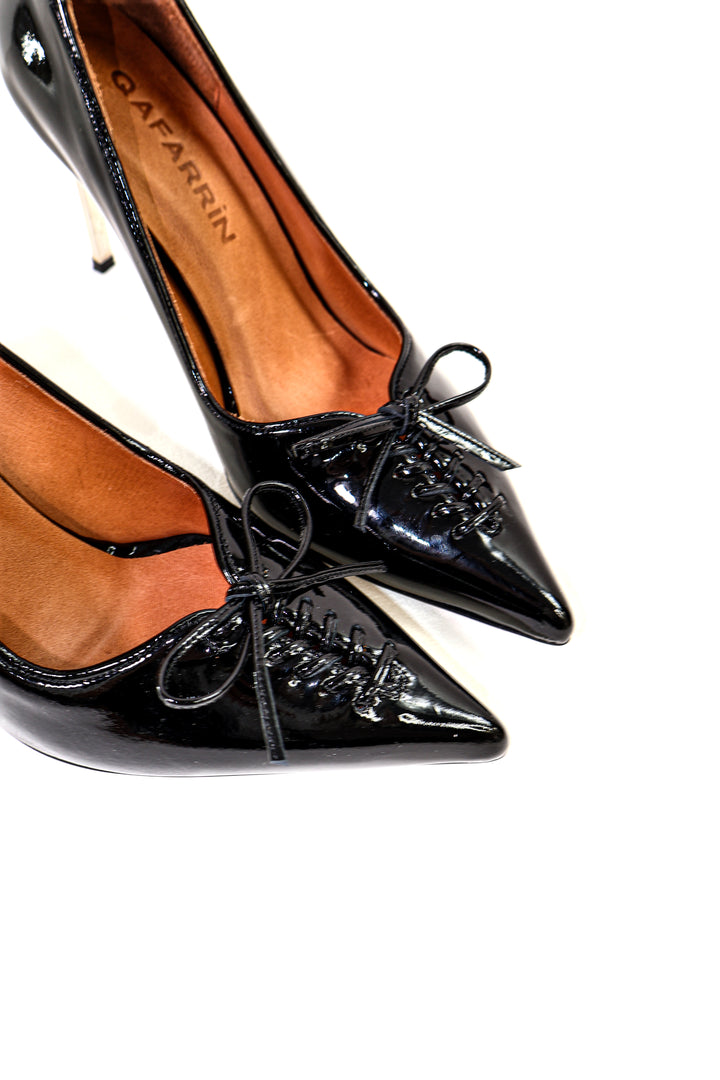 Qafarrin ÉCHELON NOIR – Hakiki Dana Deri Rugan & Krom Detaylı Couture Stiletto