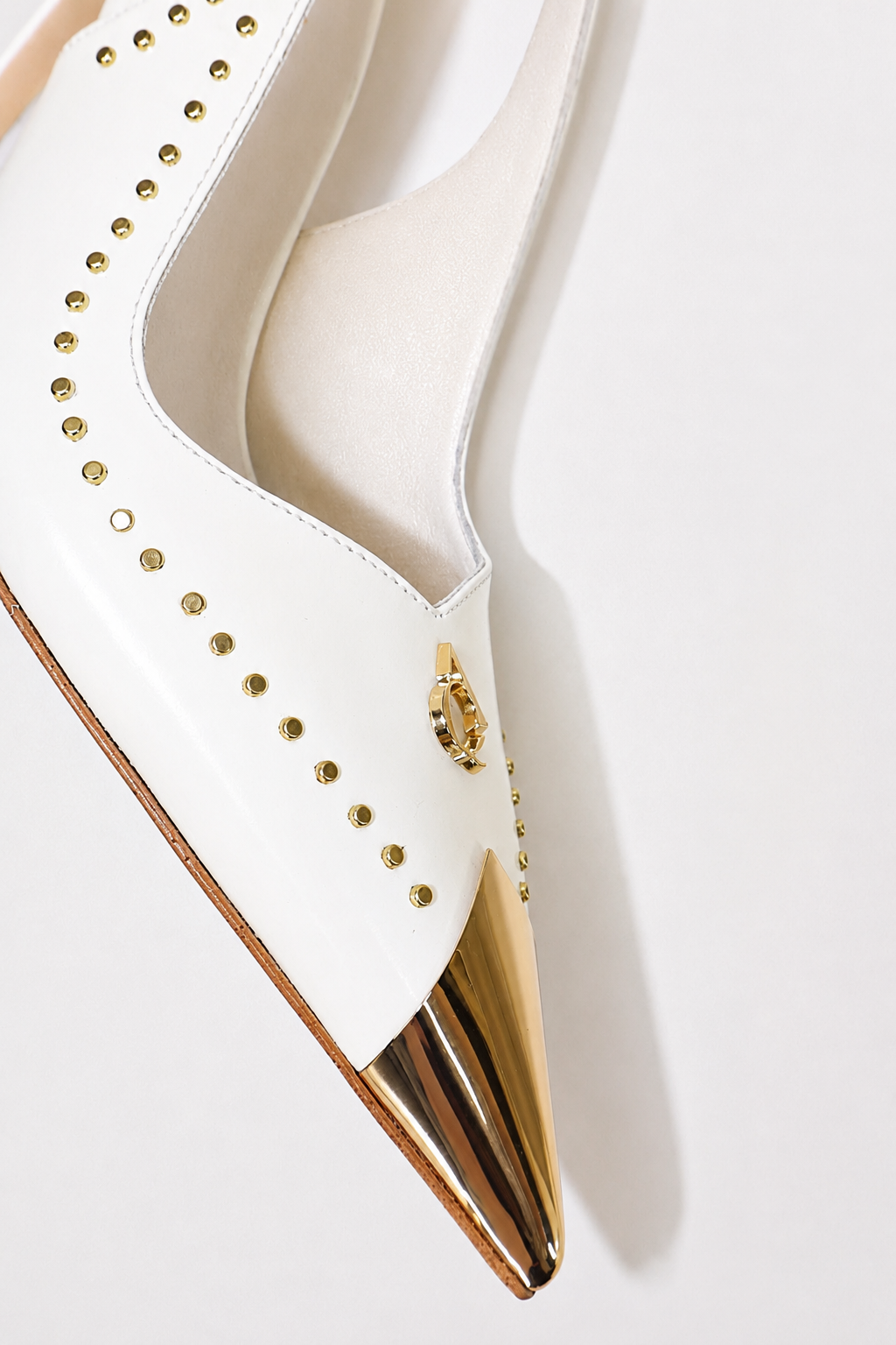 Qafarrin ARYSSE – Beyaz Hakiki Dana Derisi Gold Detaylı Slingback Stiletto