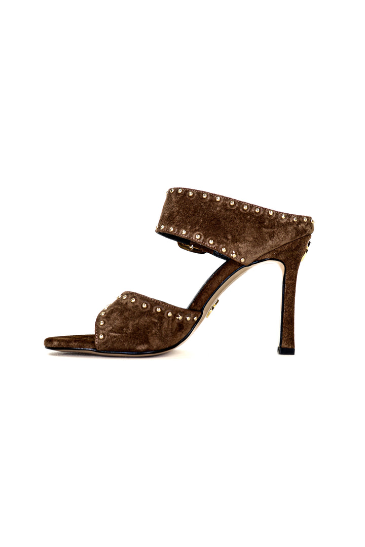 Qafarrin MIDNIGHT RIVETS – Espresso Suede Hakiki Dana Deri ve Altın Rivet Detaylı Mule Topuklu Sandalet