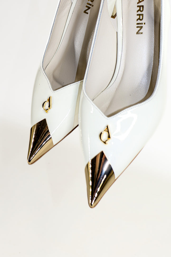 QAFARRIN RIVA – Beyaz Hakiki Dana Deri Altın Burun Detaylı 6 CM Kitten Heel Slingback