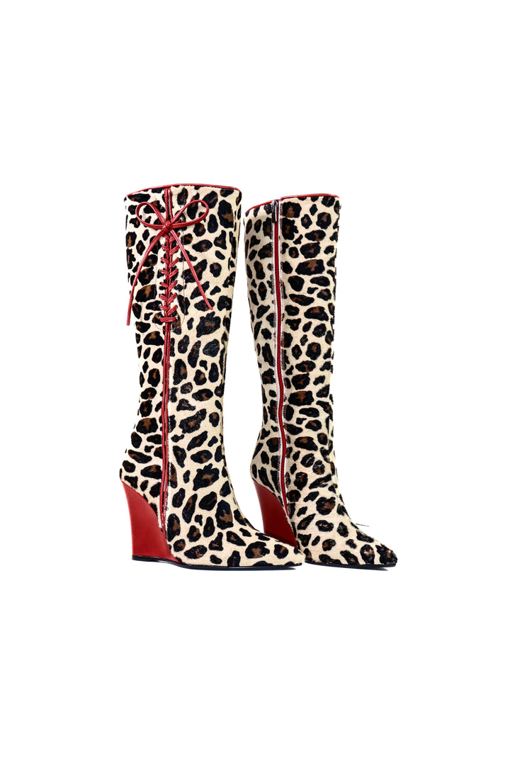 QAFARRIN LILLET – Leopard Print Hakiki Tay Tüyü Cherry Red Deri Detaylı Geometrik Dolgu Topuk Diz Altı Çizme
