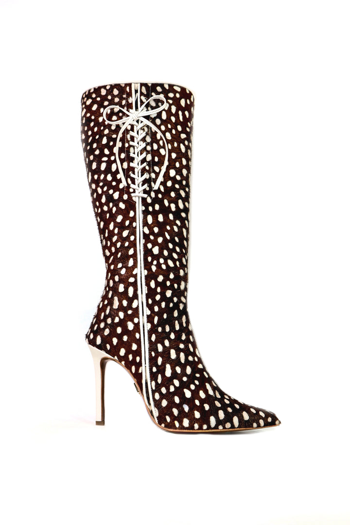 QAFARRIN LILLET – Bambi Print Chocolate Brown Hakiki Tay Tüyü Bağcık Detaylı Stiletto Diz Altı Çizme