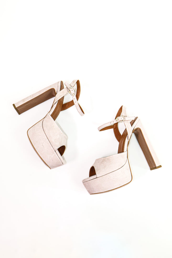 QAFARRIN GENORA – Soft Beige Prime Cut Hakiki Dana Süet Platform Sandalet