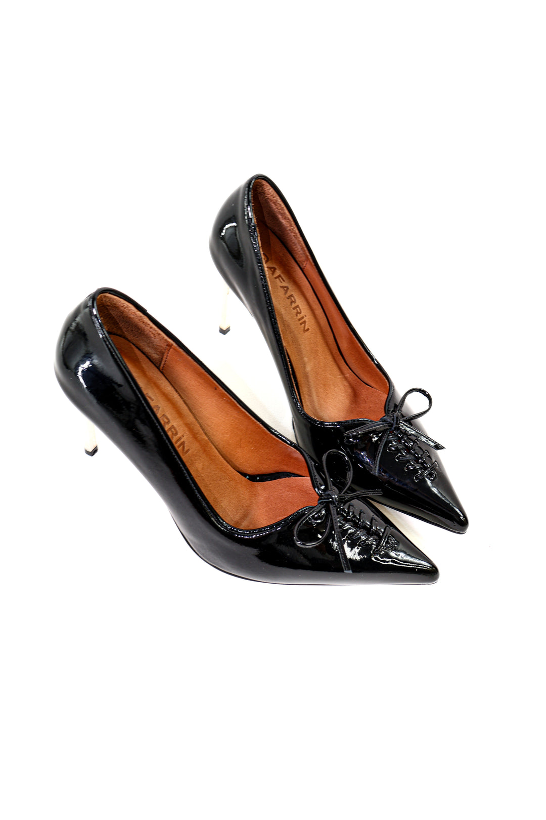 Qafarrin ÉCHELON NOIR – Hakiki Dana Deri Rugan & Krom Detaylı Couture Stiletto