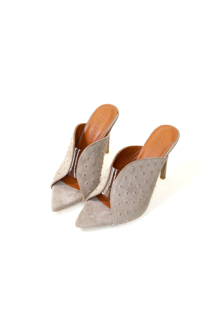 QAFARRIN IMPERA – Light Grey Hakiki Dana Süet Deri Gold Stud Mule Stiletto