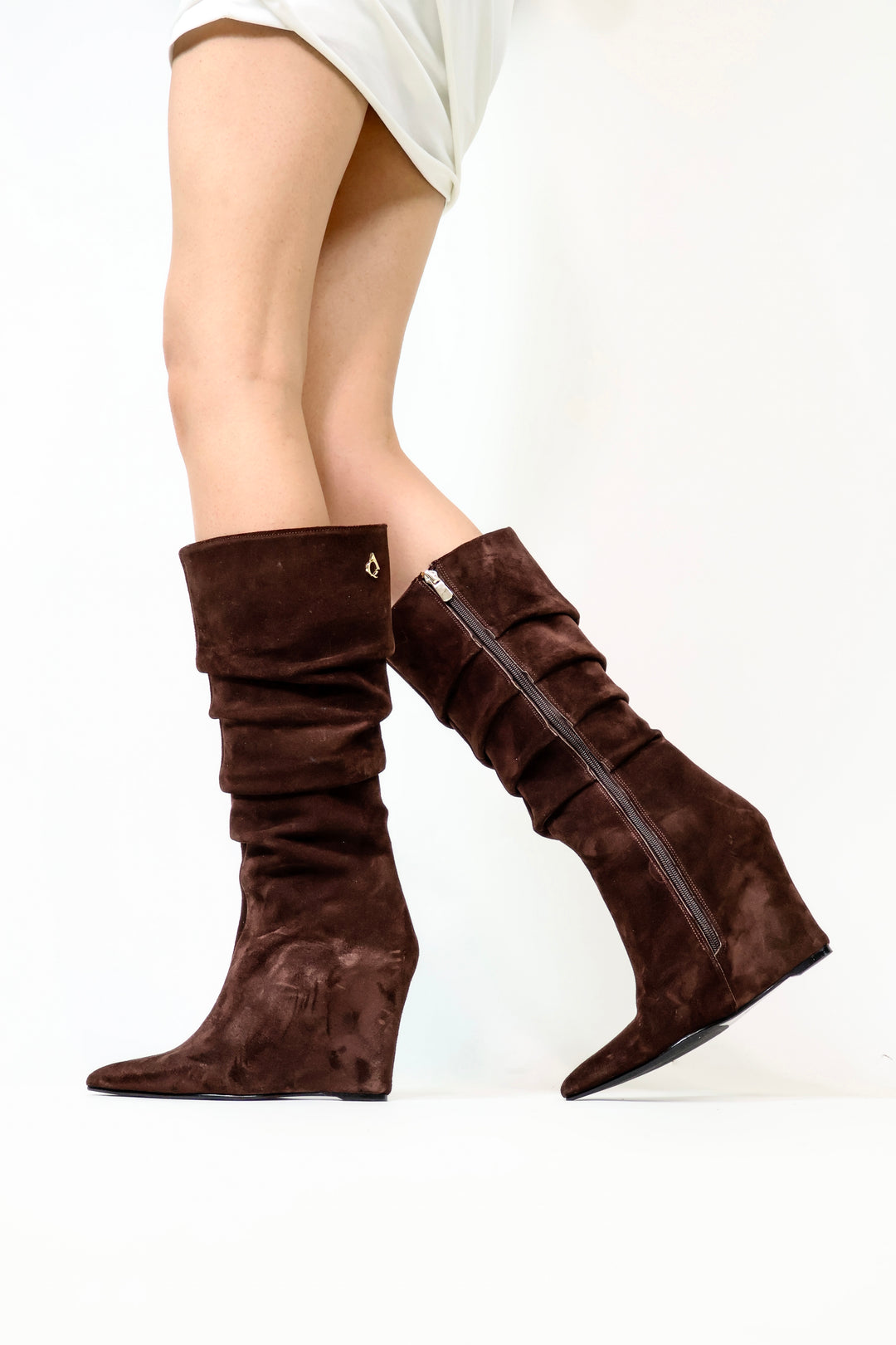 QAFARRIN VYREN – Deep Espresso Brown Hakiki Dana Süet Deri Sculptural Wedge Çizme