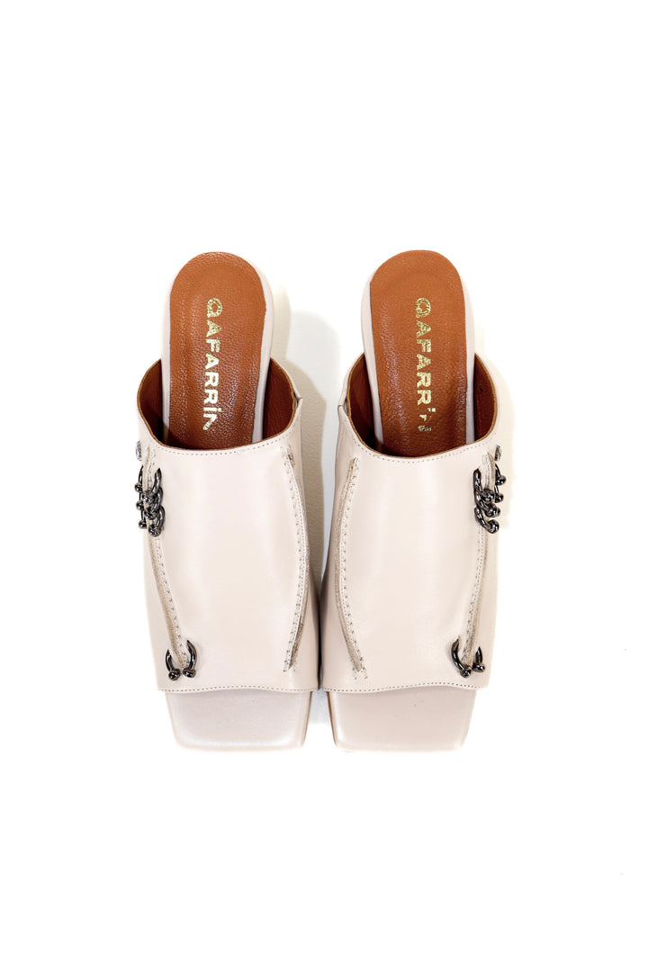 QAFARRIN LEXA VANILLE MATTE – Mat Vanilya Tonlu Prime-Cut Hakiki Dana Deri Sculptural Heel Mule