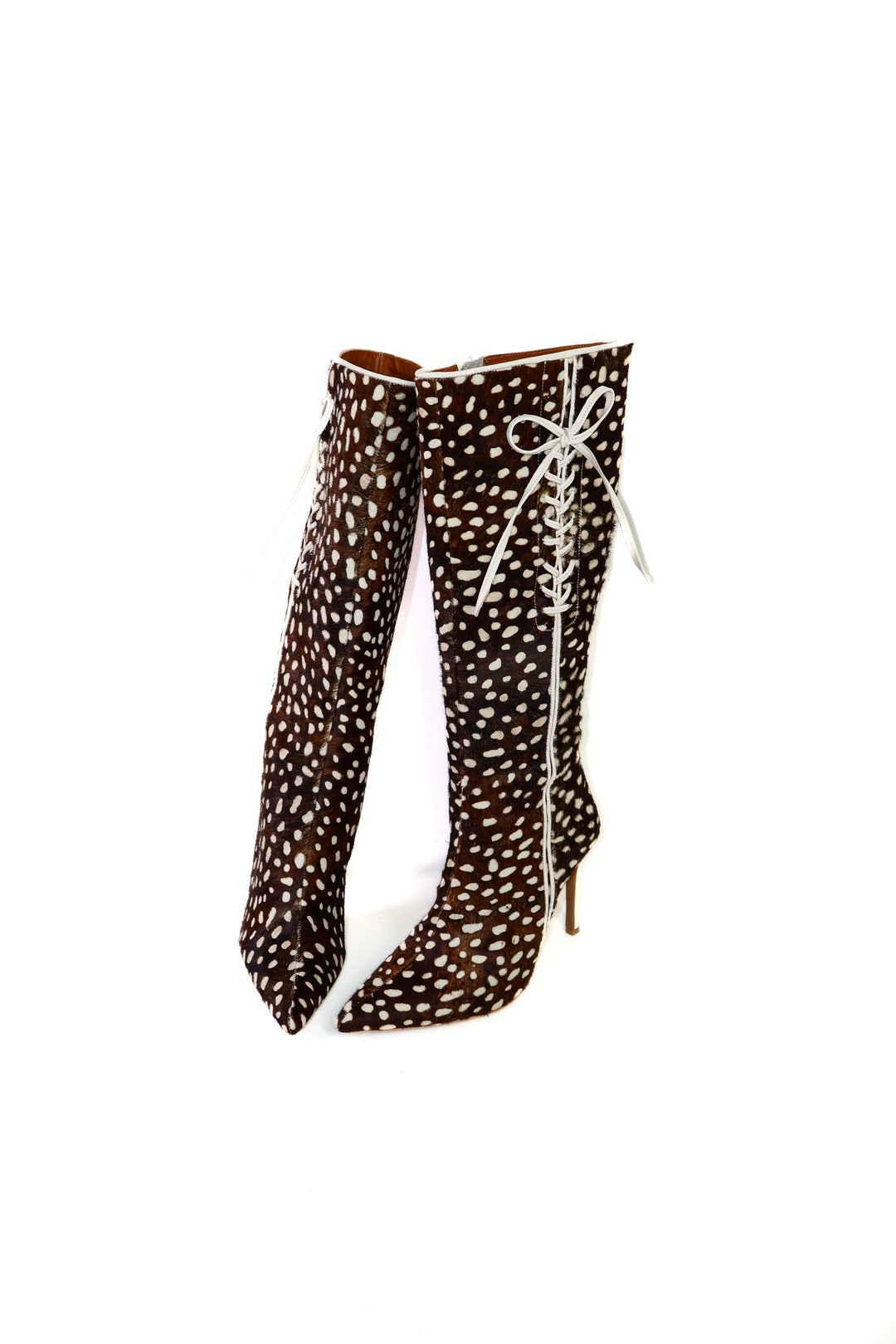QAFARRIN LILLET – Bambi Print Chocolate Brown Hakiki Tay Tüyü Bağcık Detaylı Stiletto Diz Altı Çizme