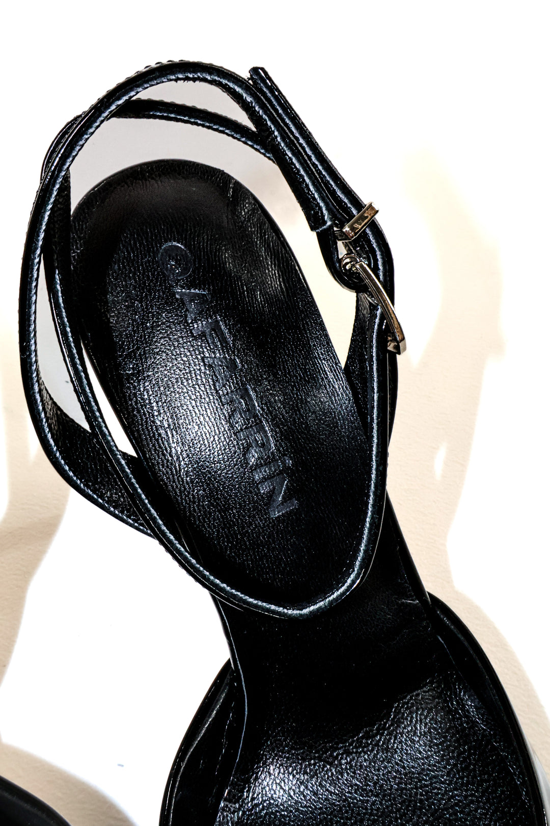 QAFARRIN VENOM – Rugan Prime Cut Hakiki Dana Derisi Ankle Strap Stiletto