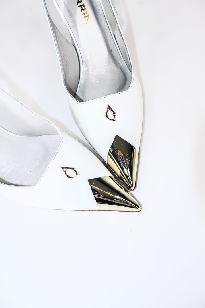 QAFARRIN CROWN BLANC IMPÉRIAL – Hakiki Dana Rugan Deri Altın Burun Detaylı Stiletto Slingback