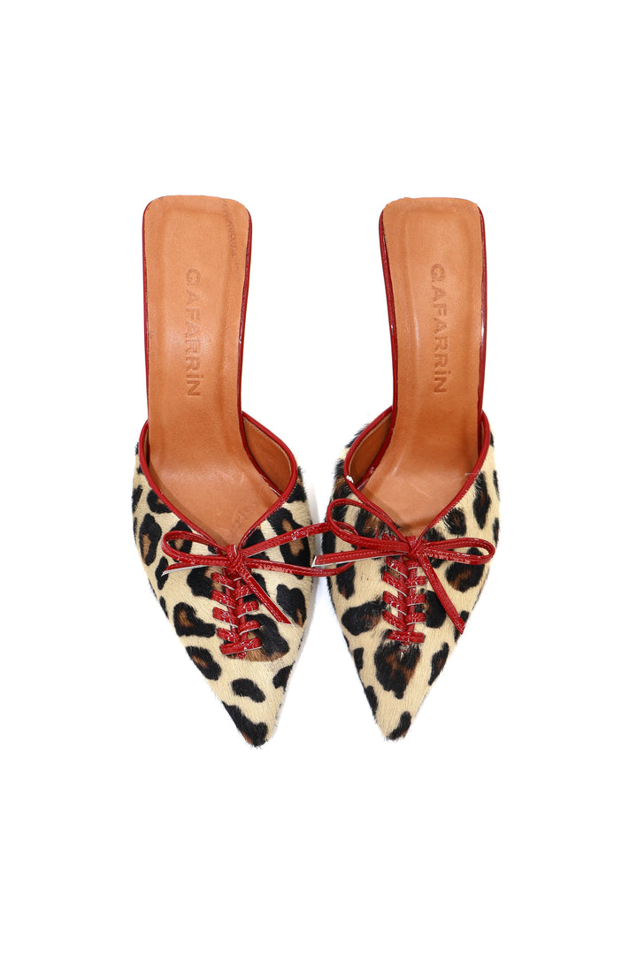 Qafarrin VIOLA ROUGE LEOPARD – Kırmızı Rugan Dana Derisi Detaylı Hakiki Tay Tüyü Mule Stiletto