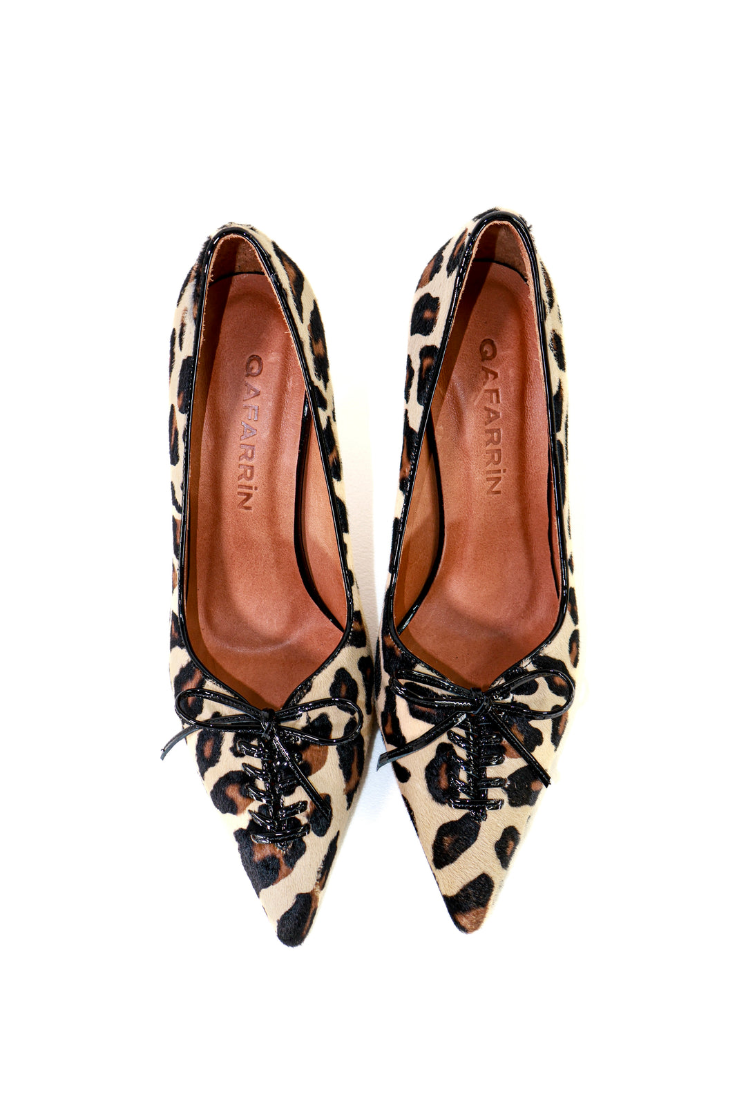 Qafarrin ÉCHELON LEOPARD – Hakiki Tay Deri & Siyah Rugan Detaylı Stiletto