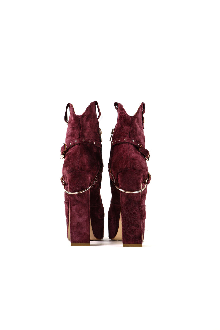 QAFARRIN VERZA – Burgundy Hakiki Dana Süet Deri Gold Stud &amp; Kemer Detaylı Platform Bot