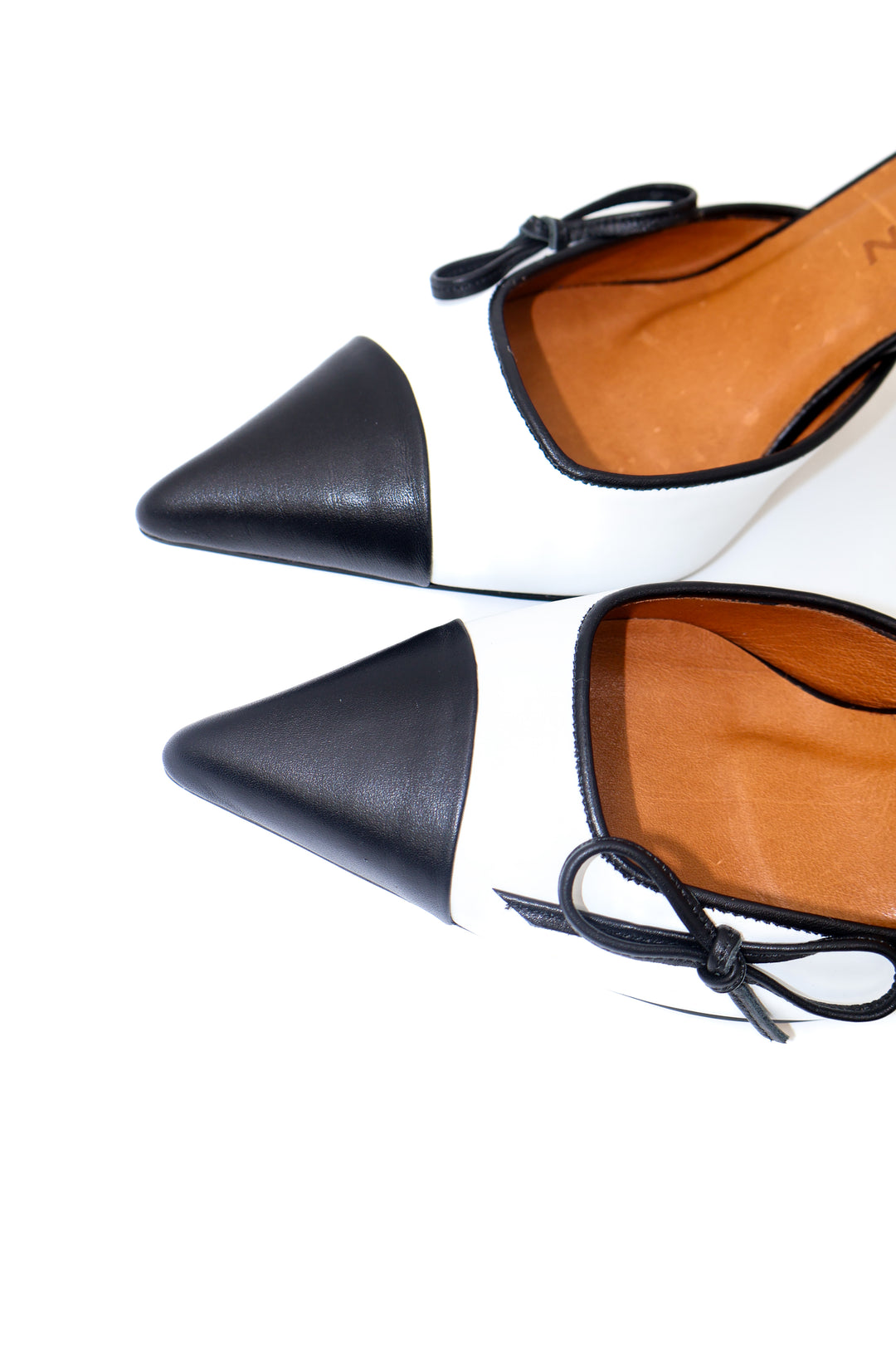 Qafarrin ÉLIORA TUX – Siyah Beyaz Fiyonklu Hakiki Dana Deri Stiletto