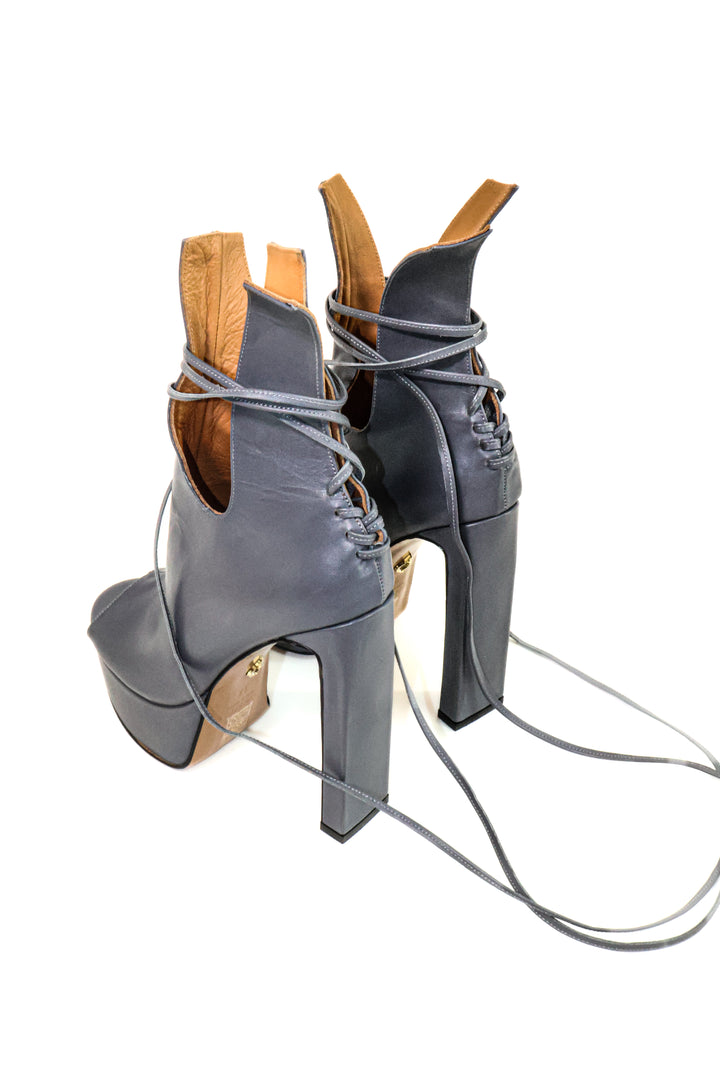 QAFARRIN OBSCURA – Graphite Grey Hakiki Dana Deri Bağcıklı Platform Peep Toe Bootie