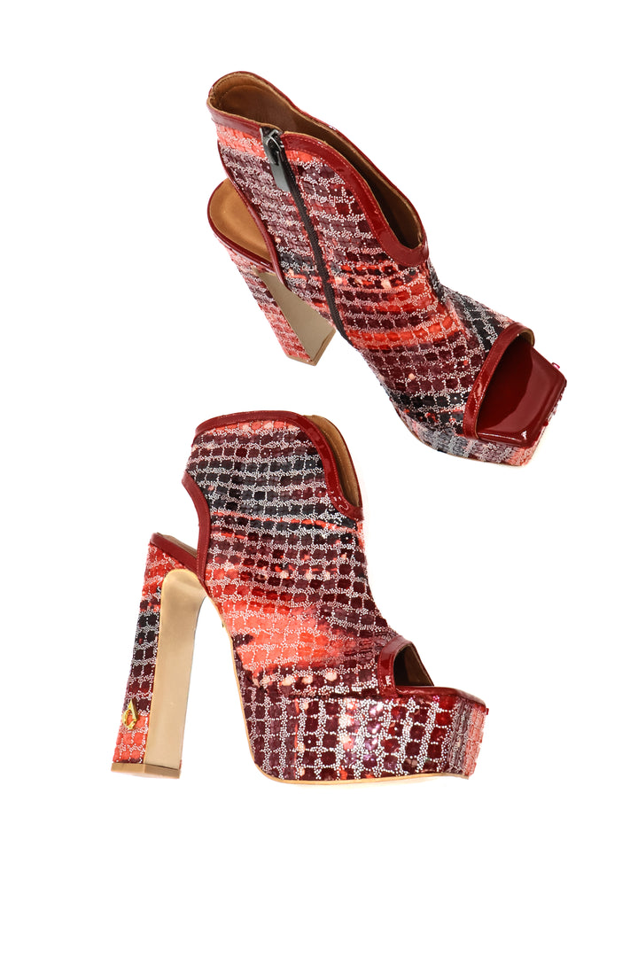 Qafarrin RUBY FLARE – Kırmızı Pul İşlemeli Hakiki Dana Deri Platform Topuklu Bootie
