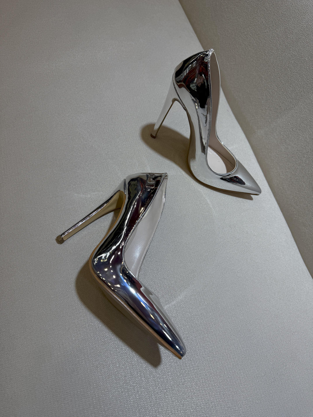 Afrodit Gümüş Rugan Deri 12 CM Stiletto