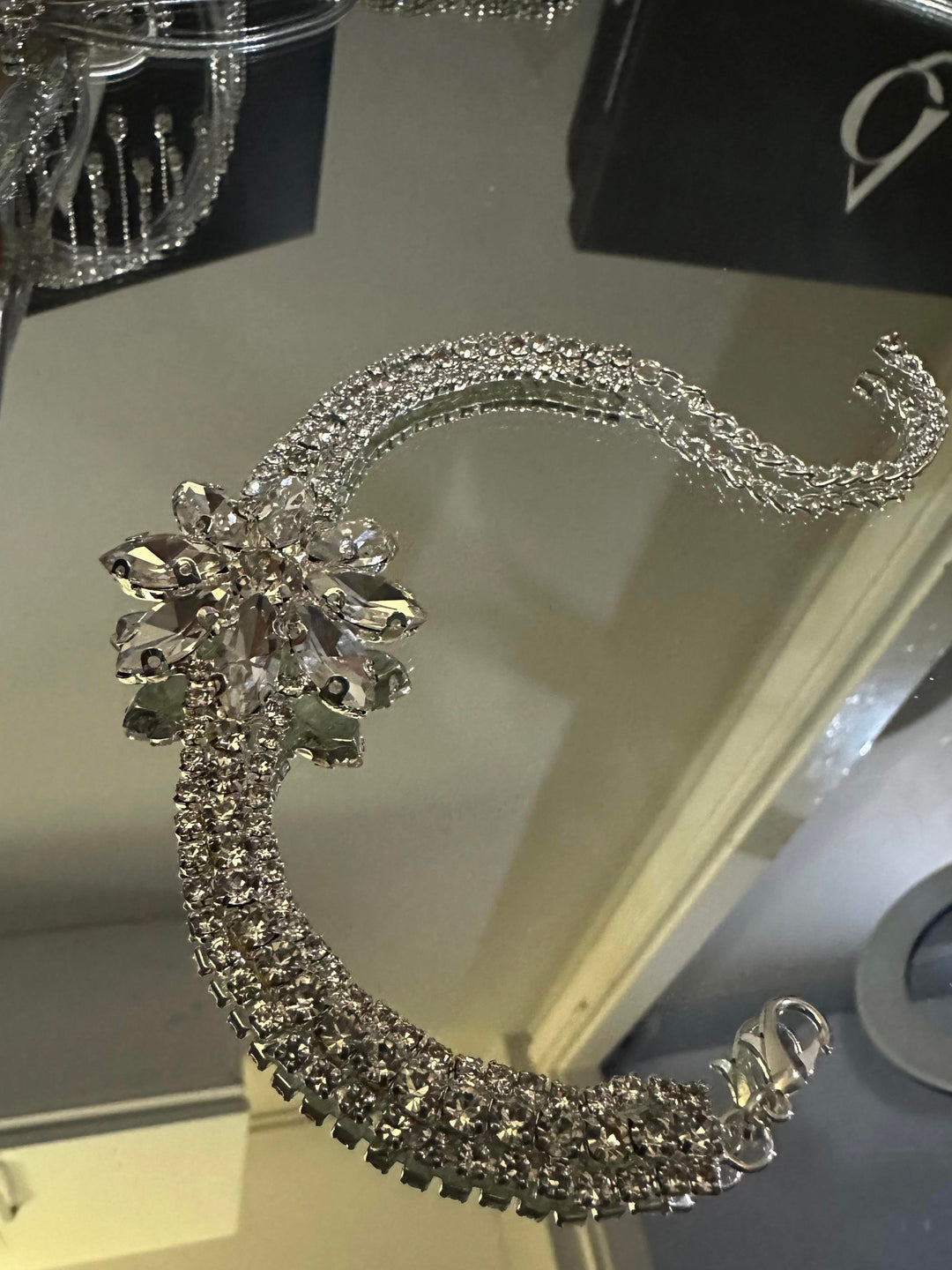 Çiçek Detaylı Özel Tasarım Kristal Taşlı Halhal
