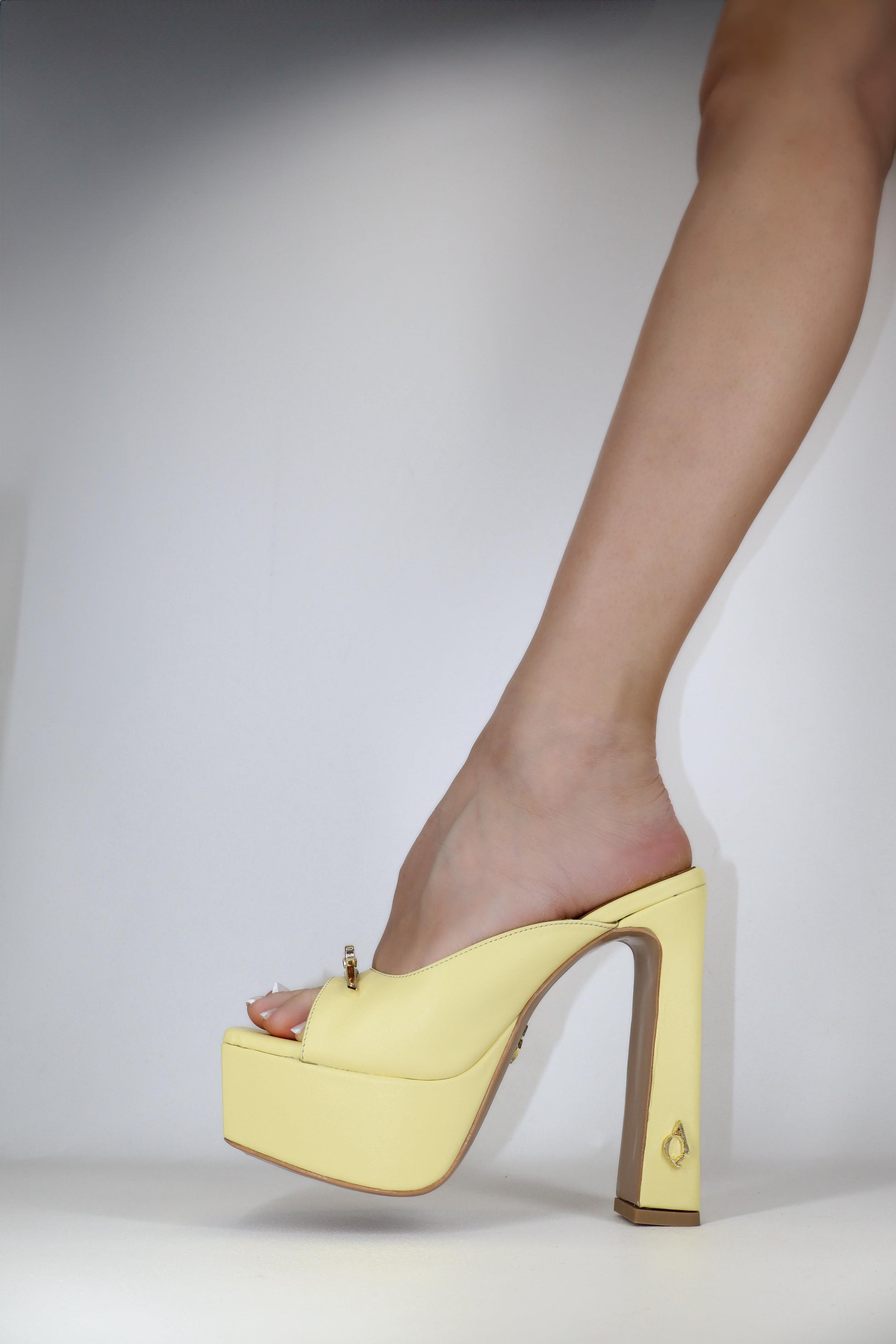 Qafarrin ALVÉA – Pastel Yellow Genuine Calf Leather Platform Mule