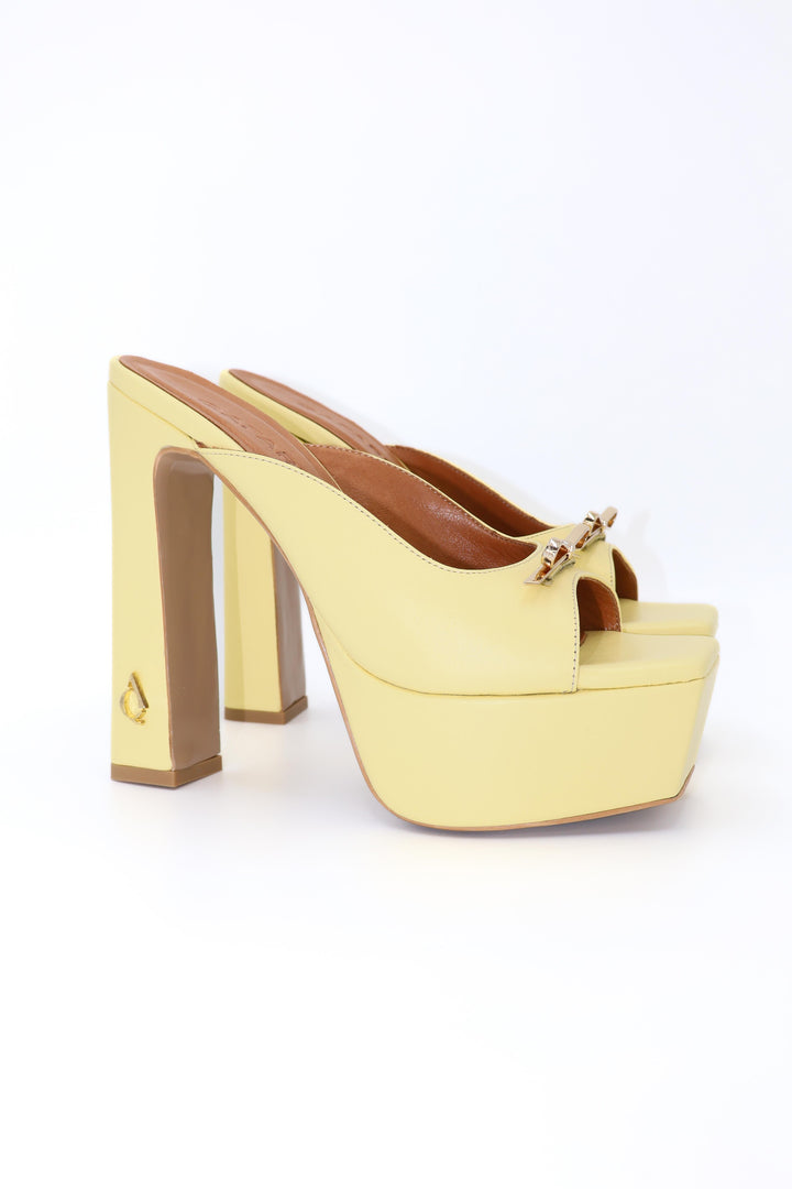 Qafarrin ALVÉA – Pastel Sarı Hakiki Dana Deri Platform Mule