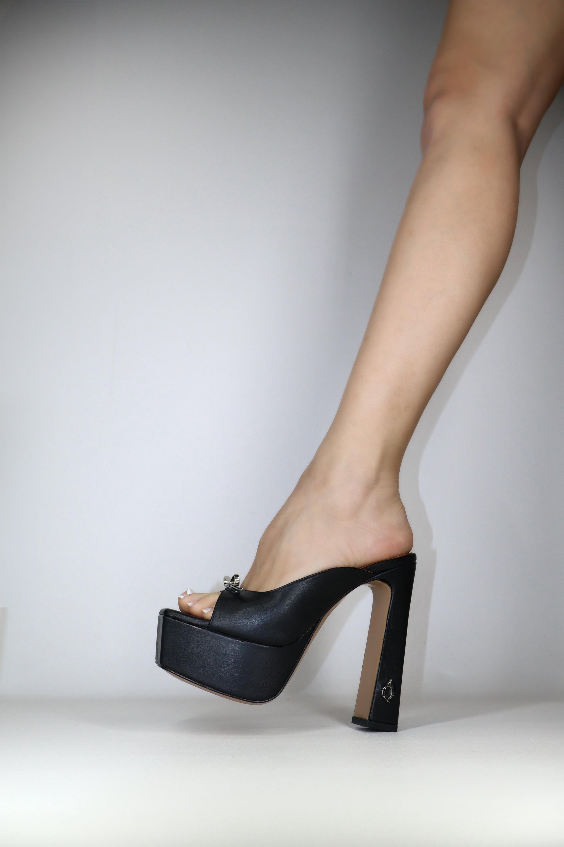 Qafarrin ALVÉA – Black Matte Genuine Calf Leather Platform Mule