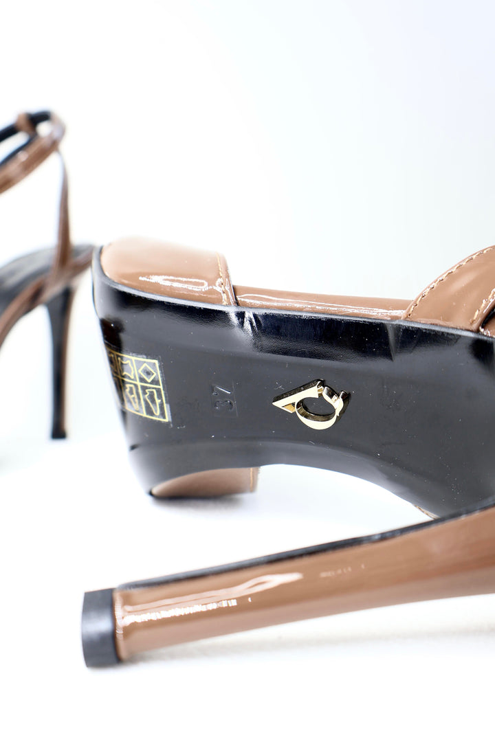 Qafarrin AMBRÉA CHOCOLATE – Hakiki Dana Deri Slingback Stiletto