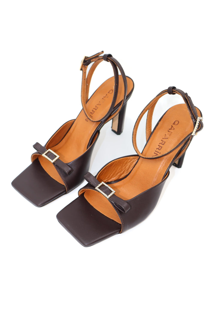 Qafarrin COCO BRUN – Özel Tasarım Hakiki Dana Deri Slingback Topuklu Ayakkabı