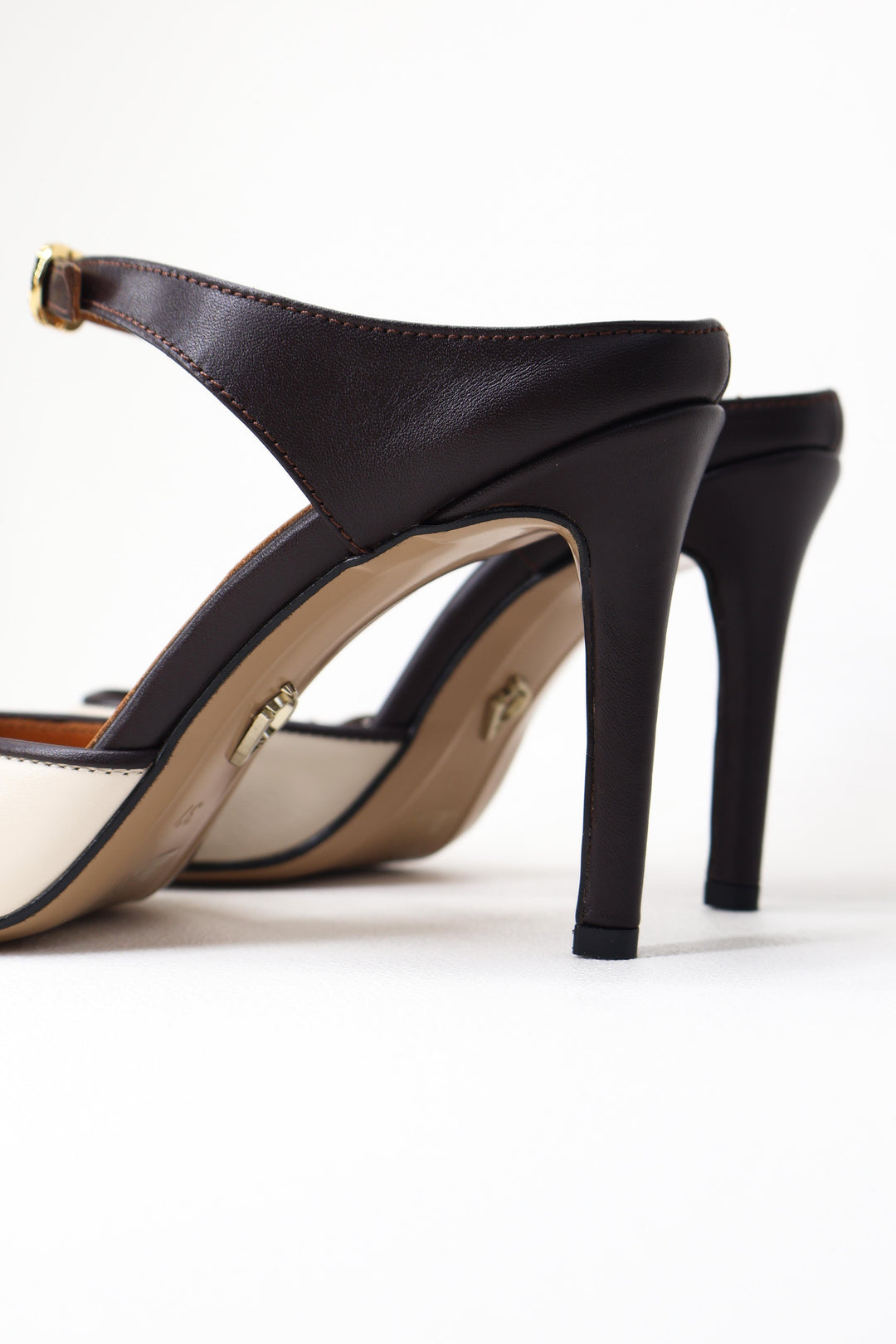 Qafarrin ORETTA – Acı Kahve & Bej Hakiki Dana Deri Slingback Stiletto