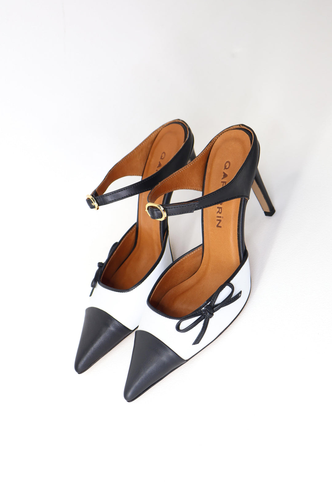 Qafarrin ORETTA – Siyah & Beyaz Hakiki Dana Deri Slingback Stiletto