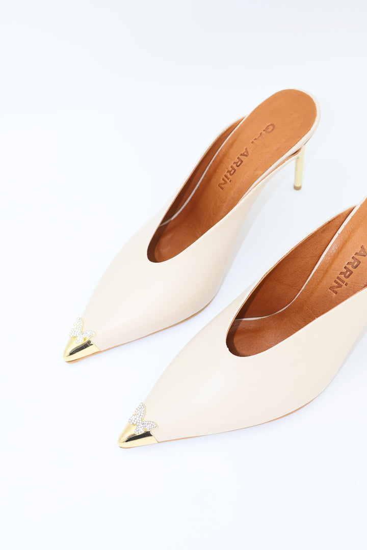 Qafarrin PAPILLON CRÈME – Mat Hakiki Dana Deri Kelebek Taş Detaylı Mule Stiletto