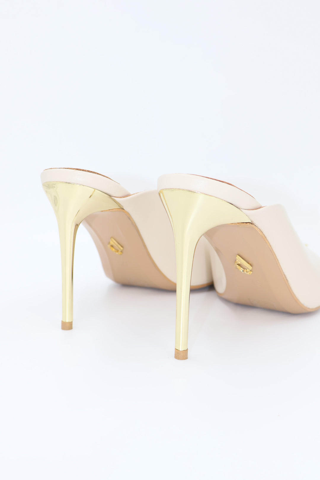 Qafarrin PAPILLON CRÈME – Mat Hakiki Dana Deri Kelebek Taş Detaylı Mule Stiletto