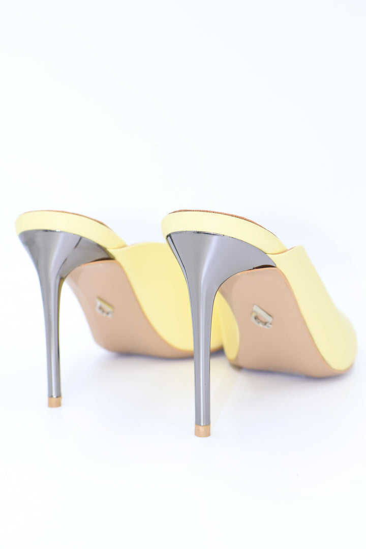 Qafarrin PAPILLON JAUNE – Mat Hakiki Dana Deri Kelebek Taş Detaylı Mule Stiletto