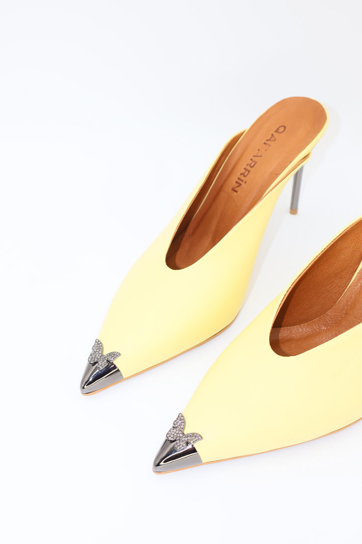 Qafarrin PAPILLON JAUNE – Mat Hakiki Dana Deri Kelebek Taş Detaylı Mule Stiletto
