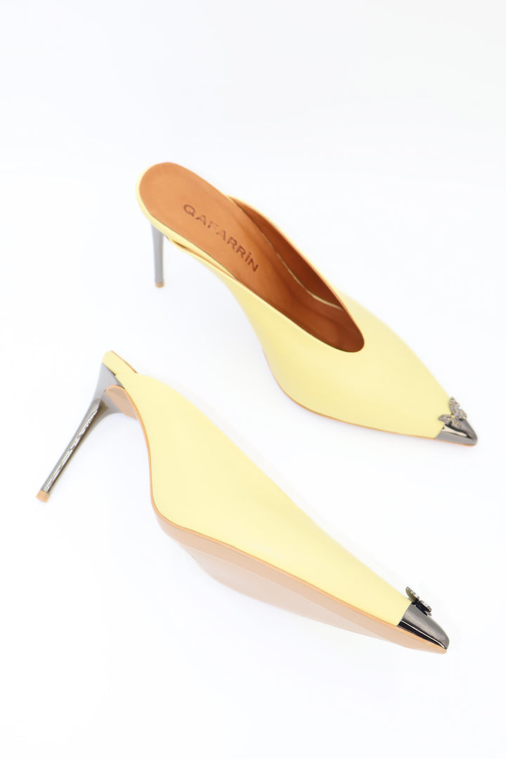 Qafarrin PAPILLON JAUNE – Mat Hakiki Dana Deri Kelebek Taş Detaylı Mule Stiletto