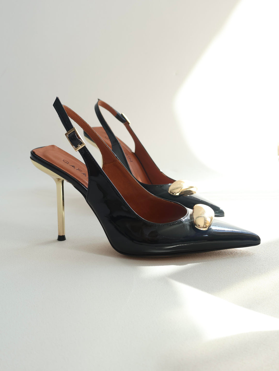 Qafarrin VELVET NOIR – Altın Tokalı Hakiki Dana Deri Stiletto