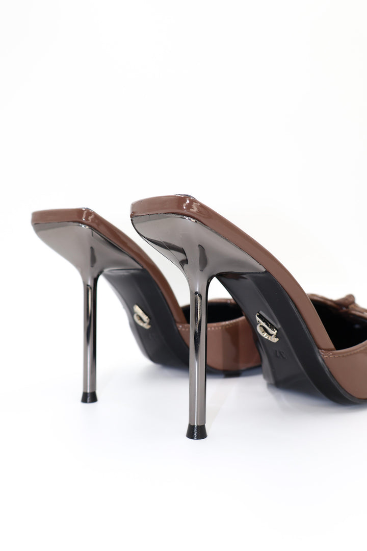 Qafarrin VIOLA CHOCOLATE – Hakiki Dana Deri Rugan Mule Stiletto