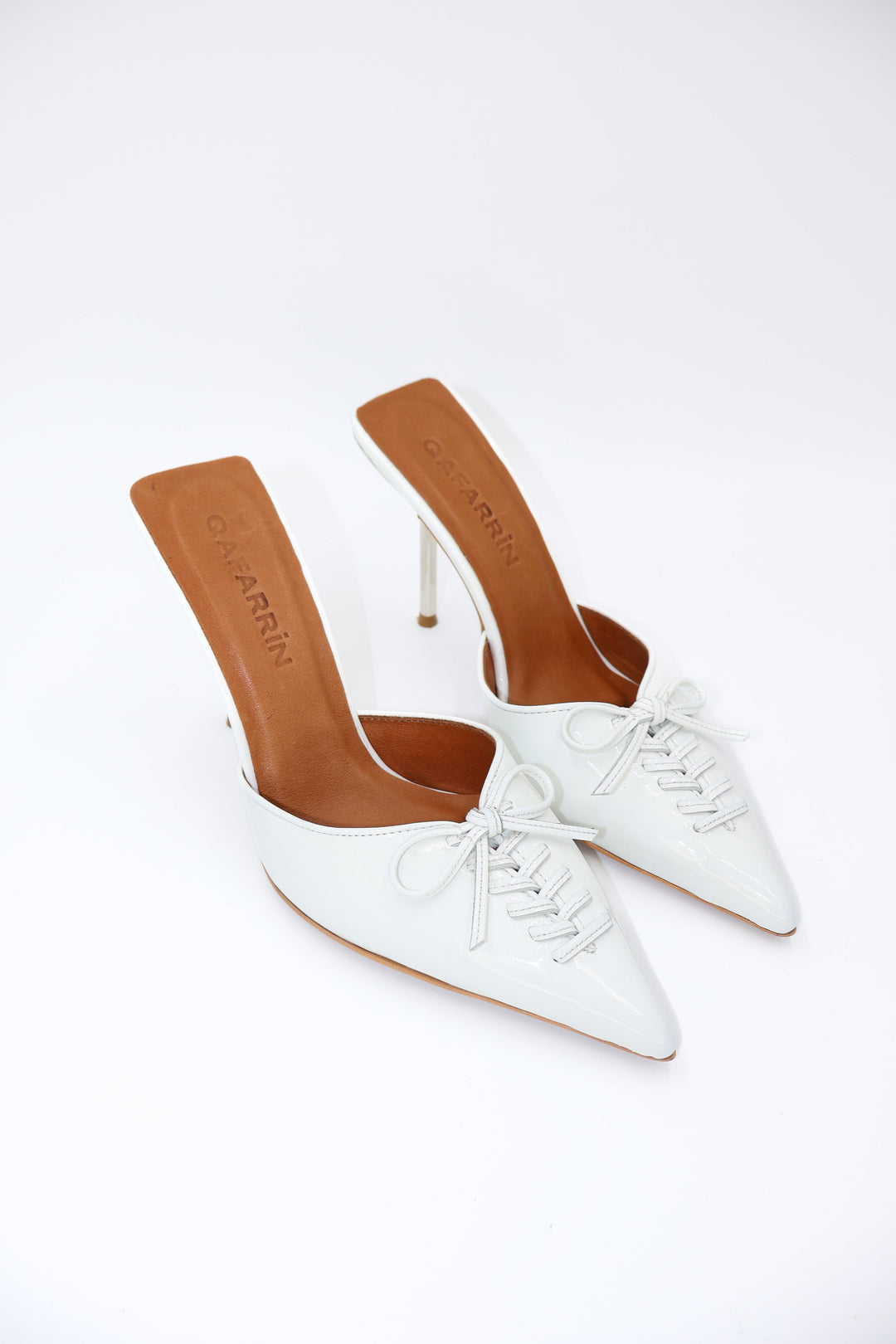 Qafarrin VIOLA WHITE – Hakiki Dana Deri Rugan Mule Stiletto