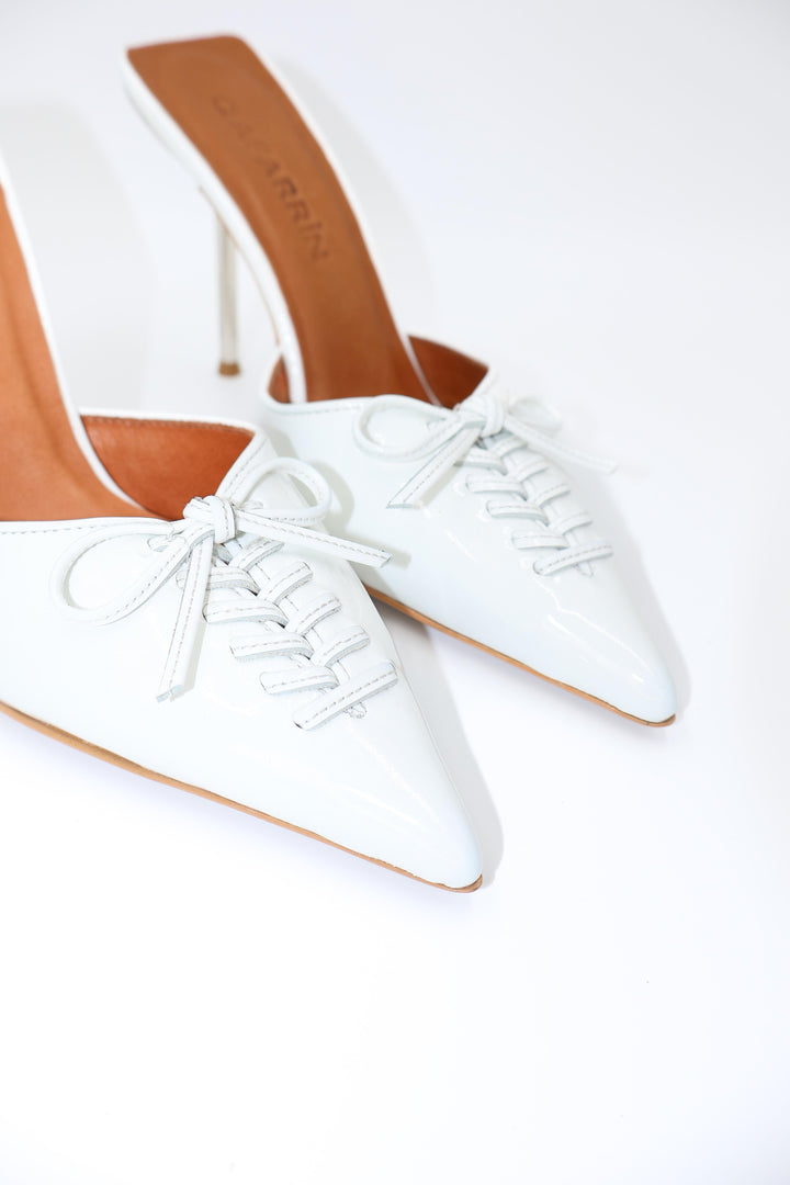 Qafarrin VIOLA WHITE – Hakiki Dana Deri Rugan Mule Stiletto