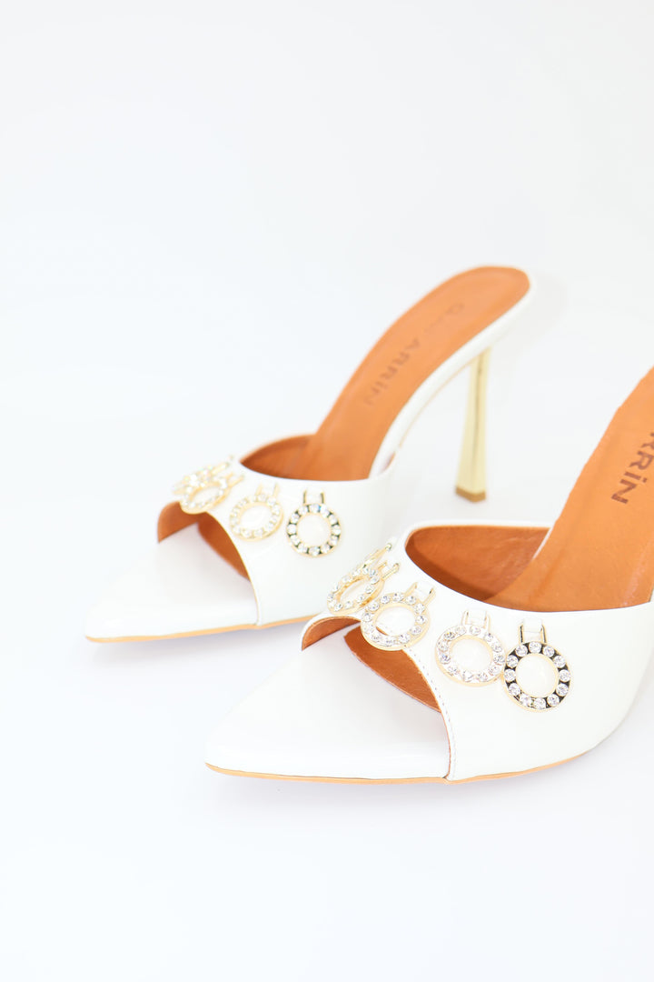 Qafarrin WHITE ORBIT – Hakiki Dana Rugan Deri Taş Detaylı Mule Stiletto